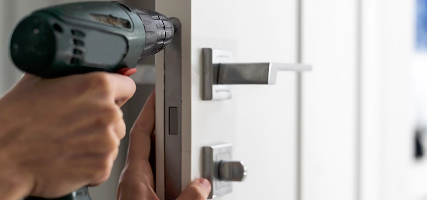 Locksmith For Lock Replacement Near Me in Roseland, CA