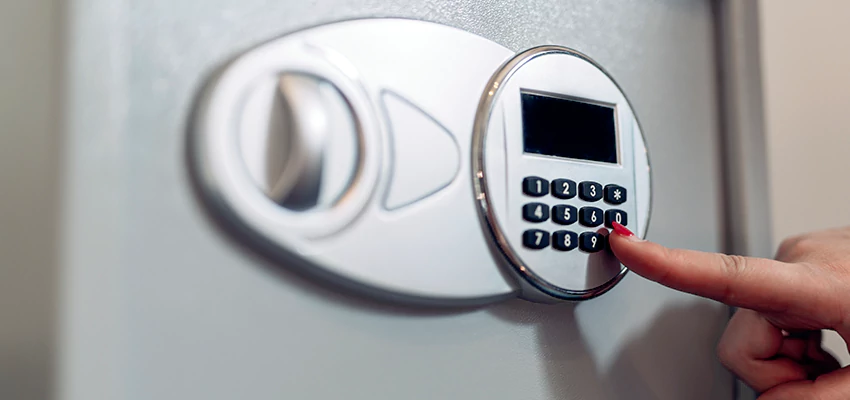 Jewelry Safe Cracking in Roseland, California